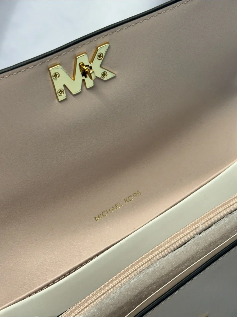 (new+tag) Michael Kors Large Leather Pink Wallet Clutch Gold MK Turnlock Logo